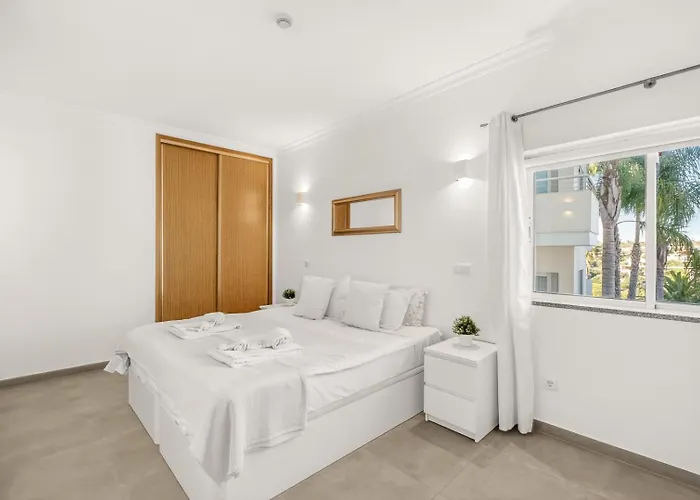 Porto De Mos * לאגוּ‏ש